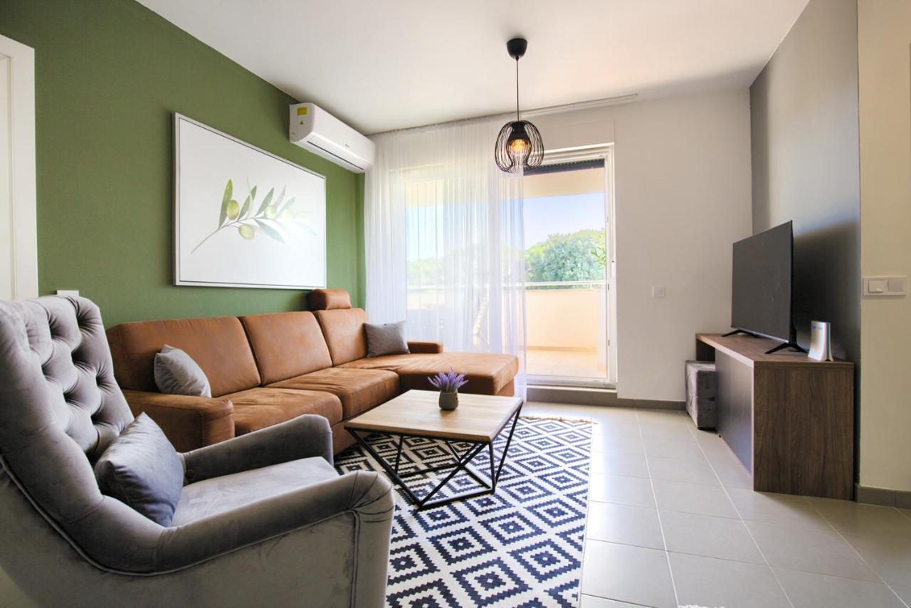 Beautiful Two-Bedroom Seaside Apartment In Premantura Eksteriør billede