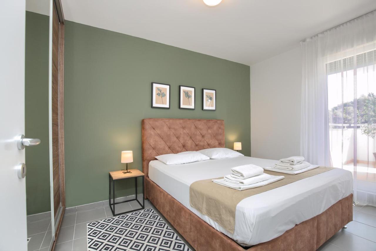 Beautiful Two-Bedroom Seaside Apartment In Premantura Eksteriør billede