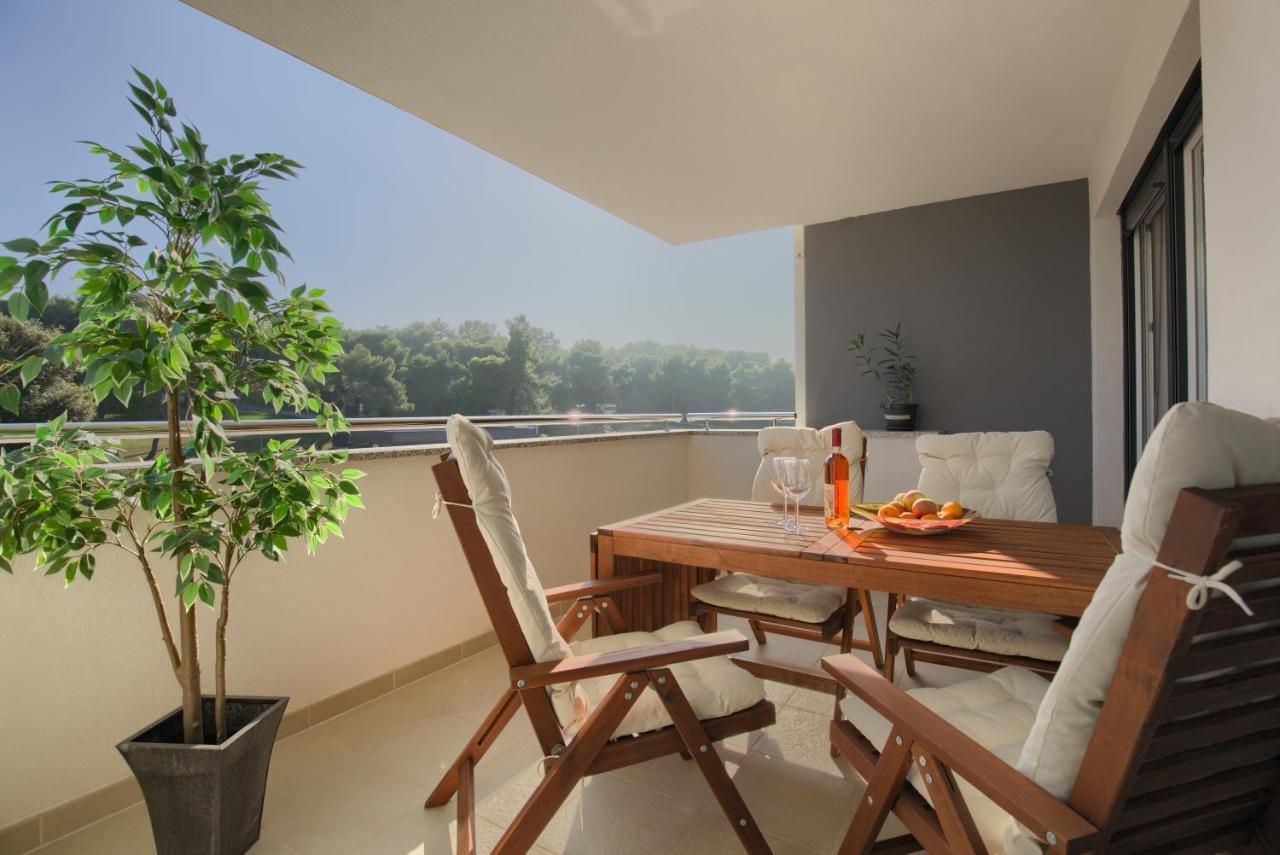 Beautiful Two-Bedroom Seaside Apartment In Premantura Eksteriør billede
